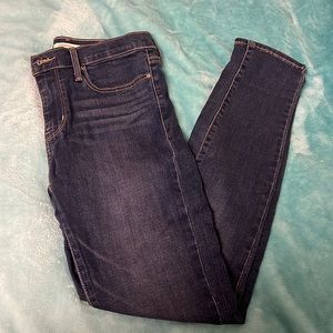 Women’s Levi Slimming Skinny Blue Jeans
